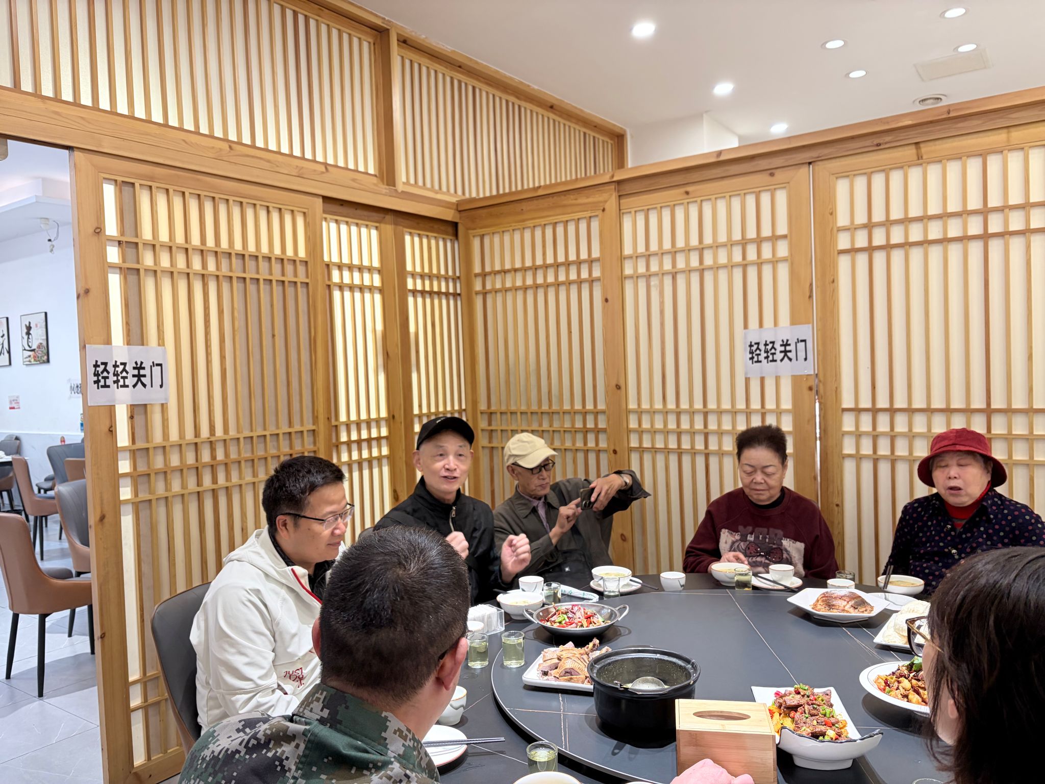 情暖重阳敬桑榆 薪火相传续初心——教育科学学院开展2026年重阳节慰问活动